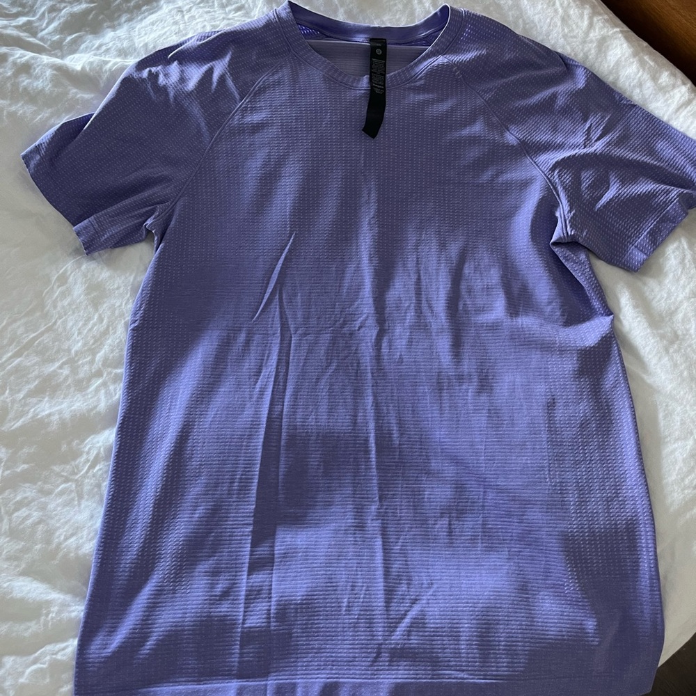 Lululemon Metal Vent Tech Short-Sleeve Shirt	
Lilac Smoke/Dark Lavender,  Large
